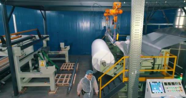 Warsztaty Fabryce Włóknin Produkcja Włóknin Nowoczesny Sklep Włókninami Wnętrze Przemysłowe — Wideo stockowe