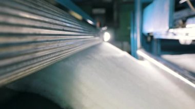 Dokumasız malzemelerin üretimi. Sentetik kışlık üretim fabrikası. Syntepon üretim süreci.