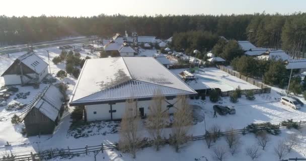 Étterem Erdő Közelében Télen Rekreációs Központ Erdő Közelében Télen Gyönyörű — Stock videók