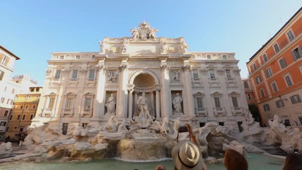 Fonte Trevi Roma Fonte Trevi Tempo Ensolarado Turistas Perto Fonte — Vídeo de Stock