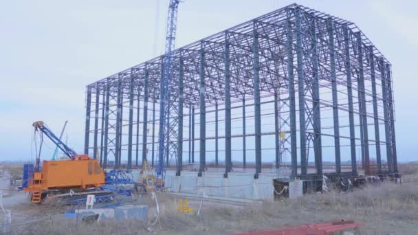 Metalowa Rama Budynku Przemysłowego Budowa Budynku Przemysłowego Budowa Dużego Magazynu — Wideo stockowe