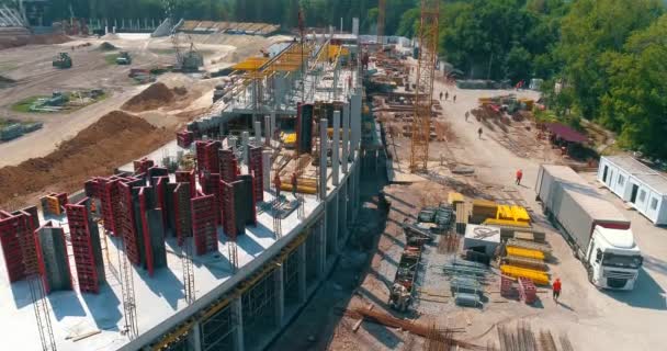 Строители Изготавливают Опалубку Месте Строительства Нового Стадиона Строительство Современного Футбольного — стоковое видео