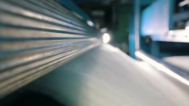 Dokumasız malzemelerin üretimi. Sentetik kışlık üretim fabrikası. Syntepon üretim süreci.