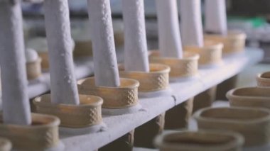 Dondurma üretimi. Otomatik dondurma üretimi. Otomatik dondurma üretim hattı.