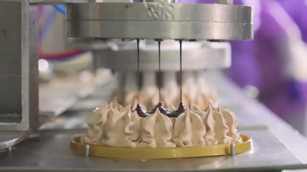 Producción Automatizada Helados Transportador Automatizado Para Crear Pastel Helado Helado — Vídeos de Stock