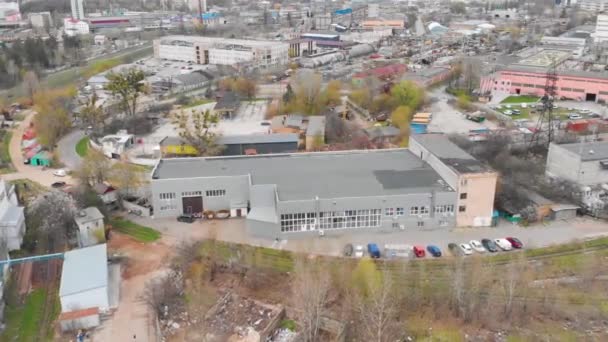 飞越一个现代化的工厂 现代工厂的外部 — 图库视频影像