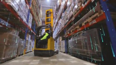 Depoda modern bir forklift. Modern teknolojilerin görselleştirilmesi. Grafikleri olan modern bir depoda forklift..