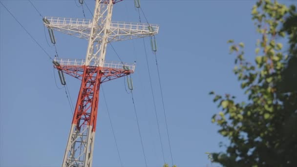 Power Line Blue Sky Modern High Voltage Tower Electrical Transmission — Vídeo de Stock