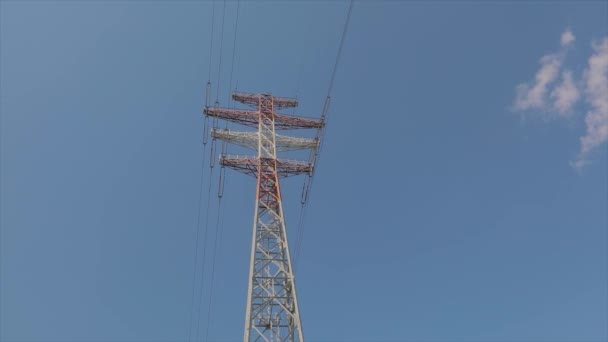 Power Line Blue Sky Modern High Voltage Tower Electrical Transmission — ストック動画
