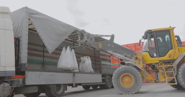 Bulldozer Unloads Bags Truck Unloading Goods Truck Bulldozer Unloads Goods — Stock Video