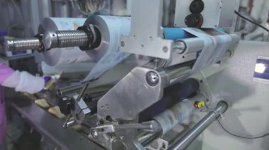 Dondurma üretimi. Otomatik dondurma üretimi. Otomatik dondurma üretim hattı.