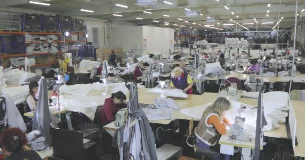 Μεγάλο Εργαστήριο Ραπτικής Μοδίστρες Φτιάχνουν Ρούχα Εργοστάσιο Εργοστάσιο Ρούχων Εργαστήριο — Αρχείο Βίντεο