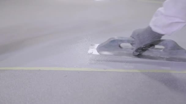 Builder Smoothes Surface Floor Spatula Builder Protective Suit Creates Polymer — Vídeos de Stock