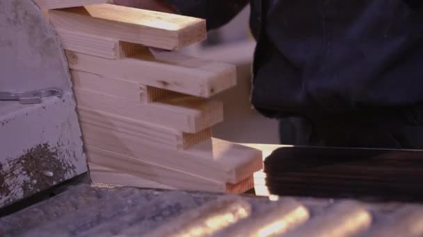 Работаю Закрытыми Руками Работаю Деревом Крупным Планом Рабочий Процесс Мебельной — стоковое видео