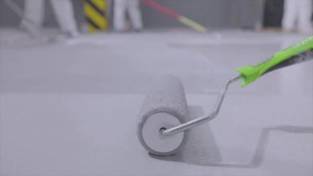 Nadelwalze Für Selbstnivellierende Böden Nadelwalze Nahaufnahme Der Prozess Der Herstellung — Stockvideo