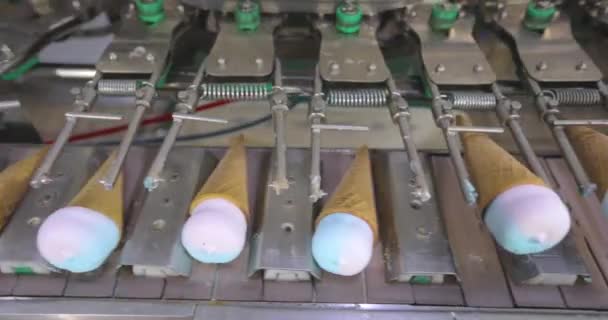 Ice Cream Conveyor Line Ice Cream Cone Conveyor Automated Ice — Vídeos de Stock