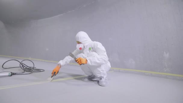 Builder Covers Joint Seam Sealant Construction Worker Grouting Seams Concrete — 비디오