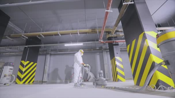 Construtores Estão Polir Chão Com Equipamento Especial Moagem Superfície Concreto — Vídeo de Stock