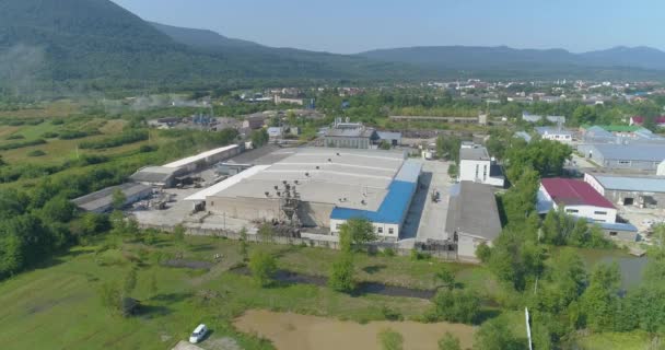 Stor Träbearbetningsfabrik Ovanifrån Flygning Över Träbearbetningsfabrik Översiktsplan För Modern Möbelfabrik — Stockvideo