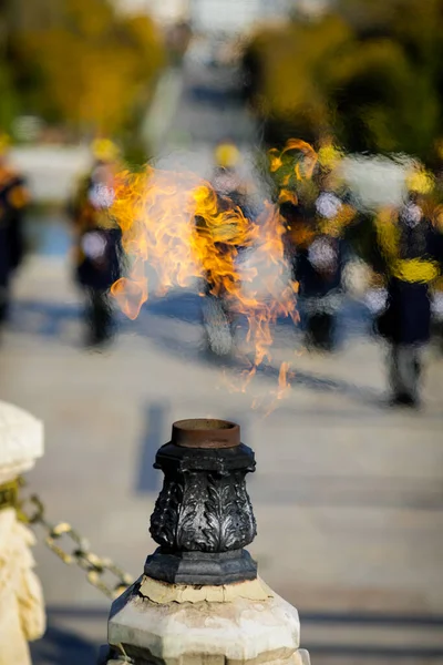 Вечный Огонь Армейских Героев Время Военной Церемонии Бухаресте Румыния Могиле — стоковое фото
