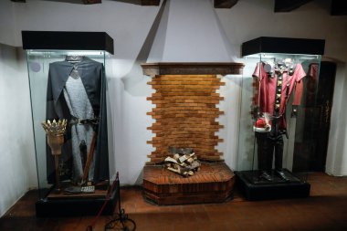 Bran, Romanya - 8 Mayıs 2021: Romanya 'nın Transilvanya kentindeki Drakula Şatosu olarak da bilinen Bran Kalesi' nin içiyle ilgili ayrıntılar.