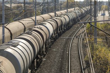 Romanya 'nın Bükreş kenti yakınlarındaki bir istasyonda petrol, doğalgaz ve sıvılaştırılmış petrol (LPG, LP doğalgaz veya yoğunlaşma) yük vagonları bulunuyor..