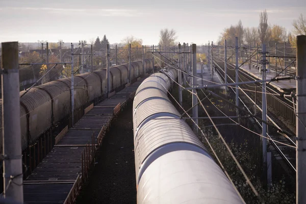 ルーマニアのブカレスト近郊の駅における石油 液化石油ガス Lpg Lpガス コンデンセート 貨物列車用ワゴン — ストック写真