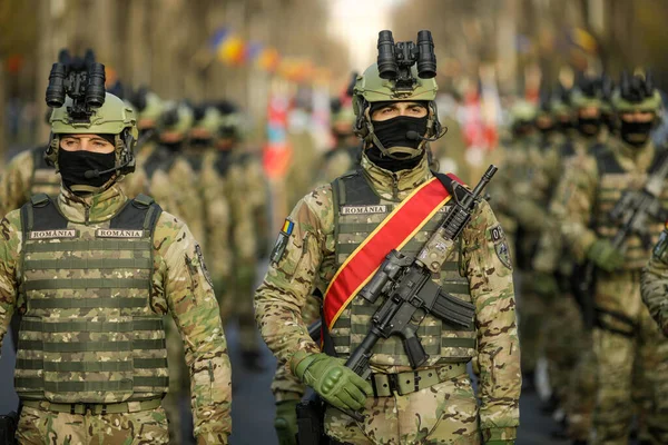 2021年12月1日 罗马尼亚布加勒斯特 罗马尼亚陆军特种部队士兵准备参加罗马尼亚国庆阅兵式 — 图库照片