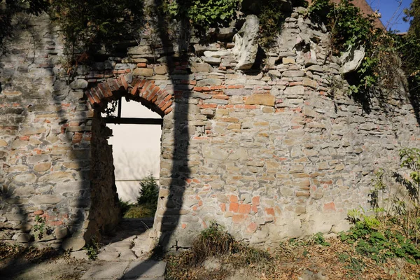 Entrada Uma Parede Pedra Uma Cidade Medieval Região Transilvânia Romênia — Fotografia de Stock