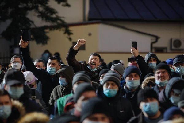 ルーマニアのブカレスト 2022年1月19日 ブカレスト交通協会の従業員が本社前で抗議 — ストック写真