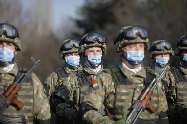Bucarest Romania Gennaio 2022 Dettagli Con Soldati Rumeni Possesso Fucili — Foto Stock
