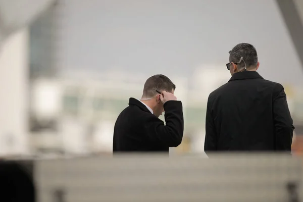 Otopeni, Romanya - 11 Mart 2022: ABD Gizli Servisi 'nin Rumen sürümü Koruma ve Muhafız Servisi (SPP, ABD Gizli Servisi) memurları resmi bir ziyarette.