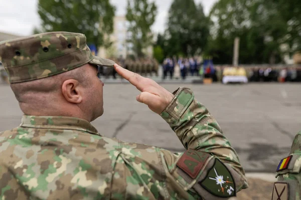 Bukarest Románia 2022 Április Román Szárazföldi Erők Katonai Tisztelegnek Egy — Stock Fotó