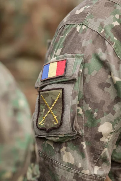 罗马尼亚布加勒斯特 2022年4月28日 与罗马尼亚陆军臂章 Brassard Armlet 的实地细节略有不同 — 图库照片