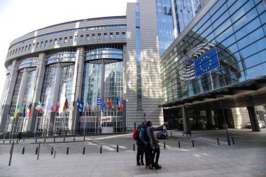 Brüksel, Belçika - 25 Mart 2021: Brüksel 'deki Avrupa Parlamentosu binasının genel değerlendirmesi.