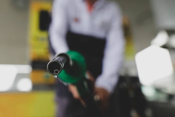 Shallow Depth Field Selective Focus Details Man Holding Fuel Pump — Stock Photo, Image