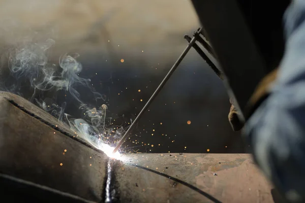 Shallow Depth Field Selective Focus Details Professional Welder Welding Industrial — Stock Photo, Image