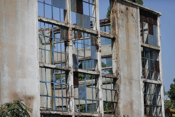 Broken Walls Windows Abandoned Industrial Building — Fotografia de Stock