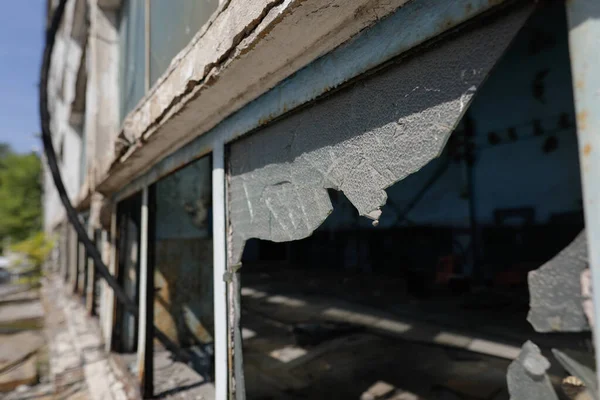 Broken Walls Windows Abandoned Industrial Building — Fotografia de Stock