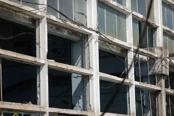 Broken Walls Windows Abandoned Industrial Building — Stockfoto