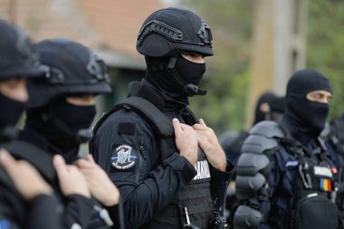 Sarulesti, Romanya - 22 Eylül 2022: Romen jandarması terörle mücadele tugayı (çevik kuvvet polisi) ile ilgili ayrıntılar).