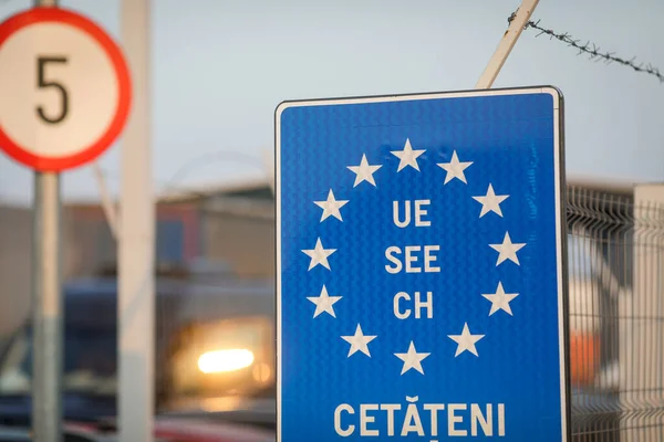 Detalles Con Bandera Unión Europea Alambre Púas Cruce Fronterizo Rumano — Foto de Stock
