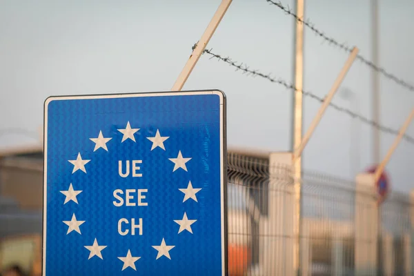 Detalles Con Bandera Unión Europea Alambre Púas Cruce Fronterizo Rumano — Foto de Stock