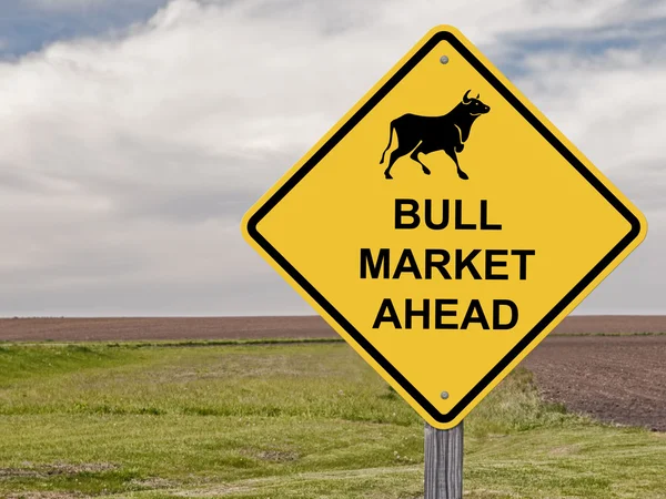 Sinal de precaução - Bull Market Ahead — Fotografia de Stock