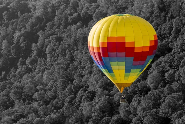 Luftballong tidigt på morgonen — Stockfoto