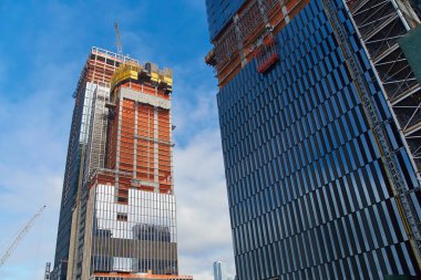 Gündüz vakti New York 'ta inşaat halindeki gökdelenler.
