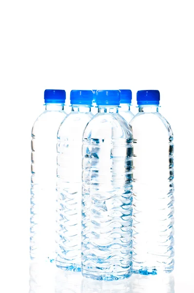 Μπουκάλια νερού που απομονώνονται σε λευκό — Φωτογραφία Αρχείου