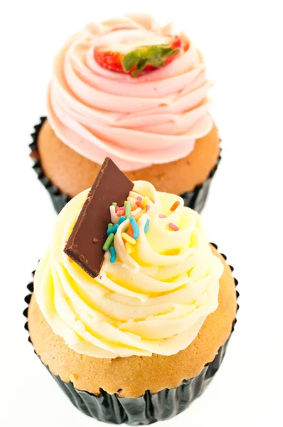 Vaniglia e fragola cupcake verticale primo piano — Foto Stock