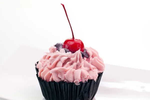 Cereja cupcake close up — Fotografia de Stock