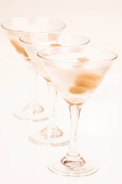 Dry Martini Cocktails in a row — Stock Photo, Image